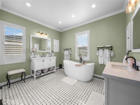 2707  Ashwood  , Costa Mesa, CA