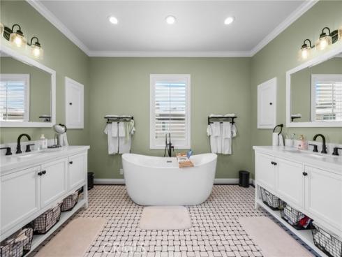 2707  Ashwood  , Costa Mesa, CA