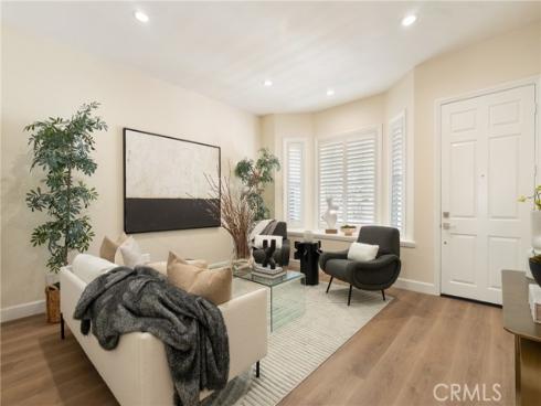 267  Mesa Dr  , Costa Mesa, CA