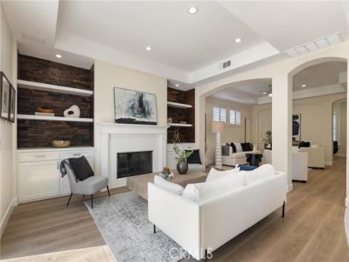 267  Mesa Dr  , Costa Mesa, CA