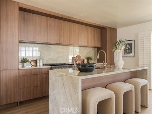810  Congress  , Costa Mesa, CA