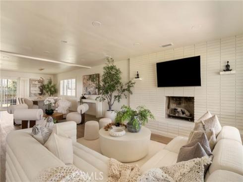 810  Congress  , Costa Mesa, CA