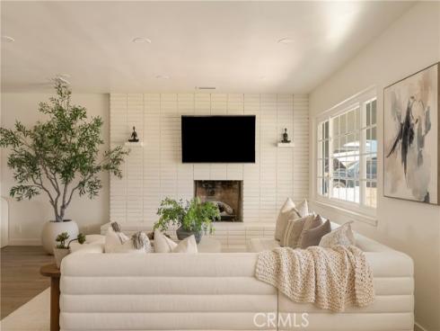 810  Congress  , Costa Mesa, CA
