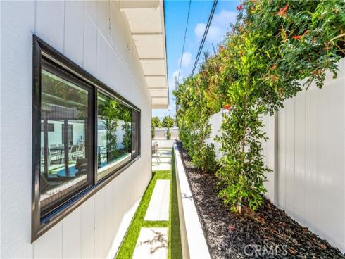 213  Wellesley  , Costa Mesa, CA
