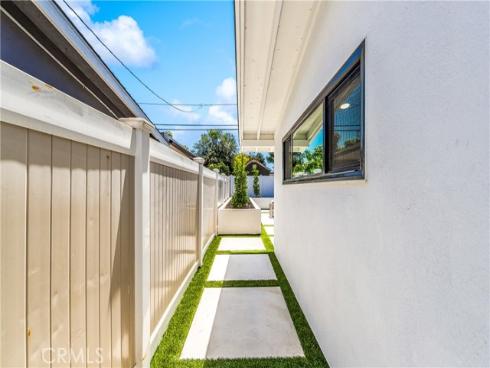 213  Wellesley  , Costa Mesa, CA