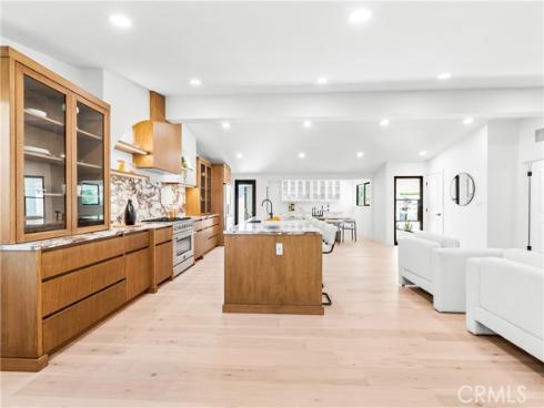 213  Wellesley  , Costa Mesa, CA