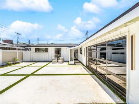 213  Wellesley  , Costa Mesa, CA