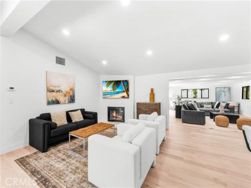 213  Wellesley  , Costa Mesa, CA