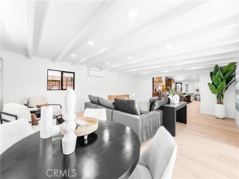 213  Wellesley  , Costa Mesa, CA