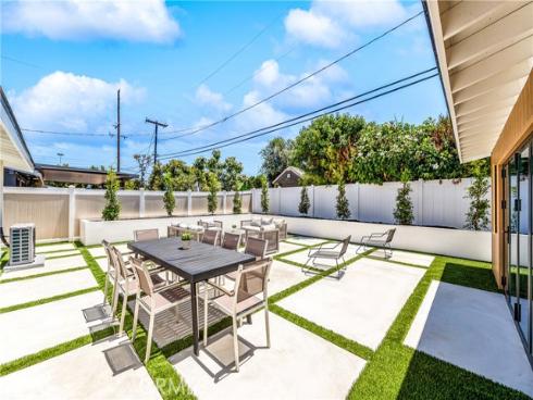 213  Wellesley  , Costa Mesa, CA