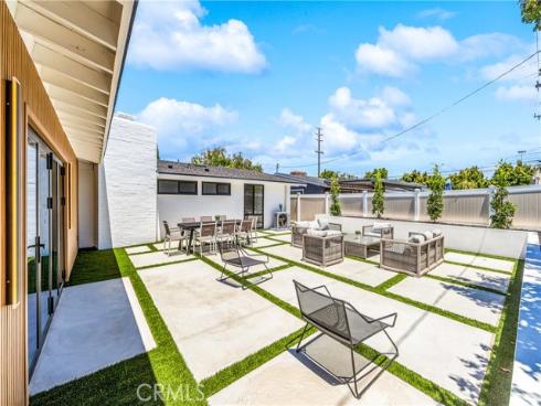 213  Wellesley  , Costa Mesa, CA