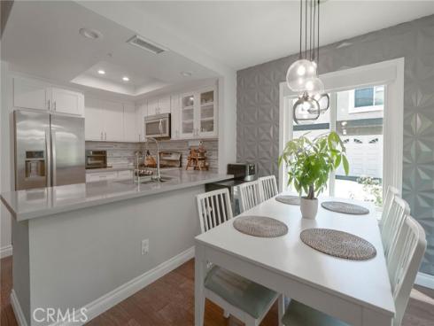 543  Victoria  M , Costa Mesa, CA