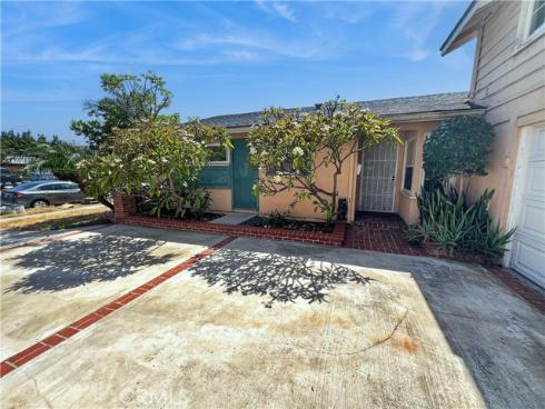 503  Traverse  , Costa Mesa, CA