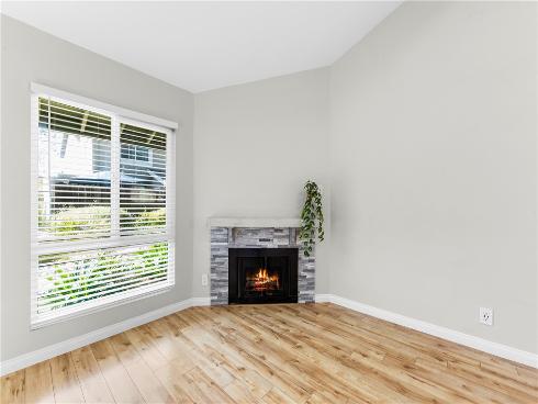 345  University  , Costa Mesa, CA