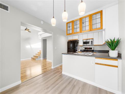 345  University  , Costa Mesa, CA