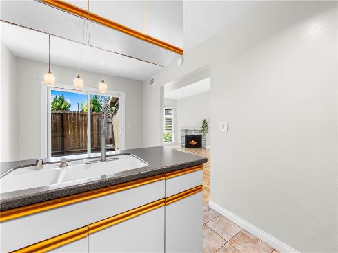 345  University  , Costa Mesa, CA