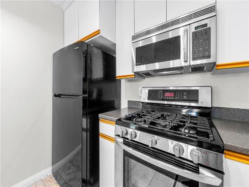 345  University  , Costa Mesa, CA
