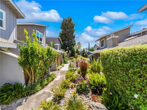 345  University  , Costa Mesa, CA