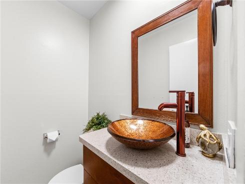 345  University  , Costa Mesa, CA