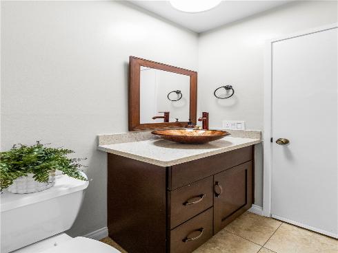 345  University  , Costa Mesa, CA