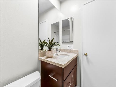 345  University  , Costa Mesa, CA