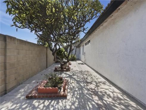 17982 Los Pesos Circle , Fountain Valley, CA