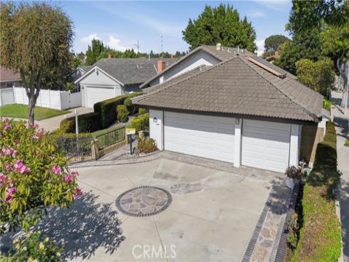 17982 Los Pesos Circle , Fountain Valley, CA