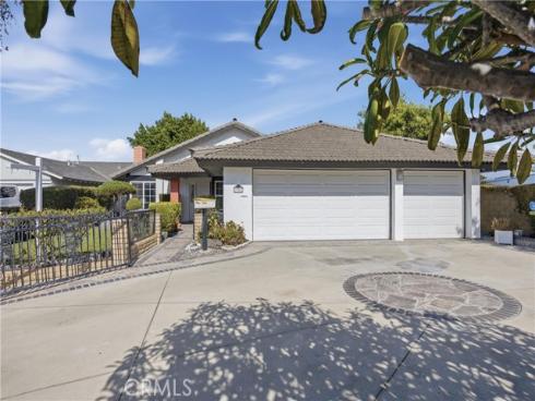 17982  Los Pesos Circle  , Fountain Valley, CA