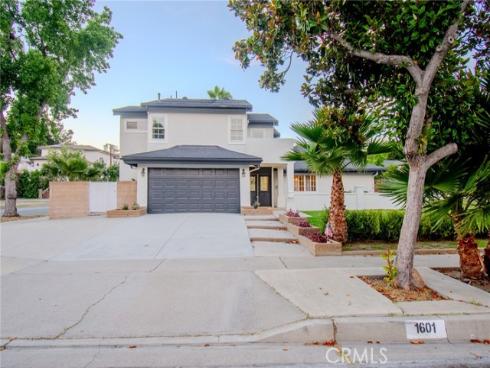 1601 Beechwood