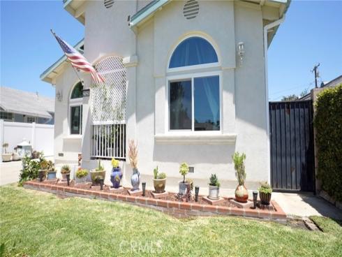 2525 W Olive   Avenue, Fullerton, CA