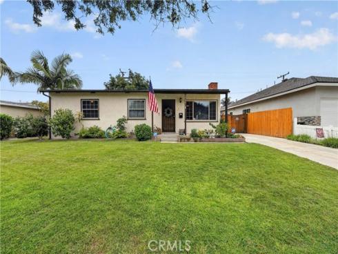 1700 W Ash , Fullerton, CA