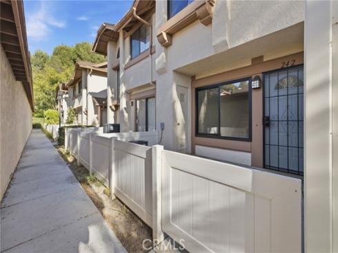 2351  Sutter  242  Way, Fullerton, CA