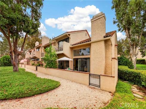 636  Colonial   Circle, Fullerton, CA