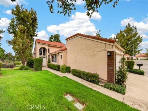 636  Colonial   Circle, Fullerton, CA