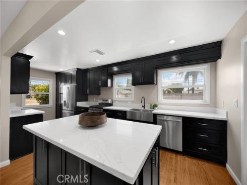913 N Raymond , Fullerton, CA