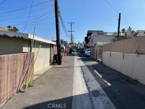 214 Walnut Avenue, Huntington Beach, CA