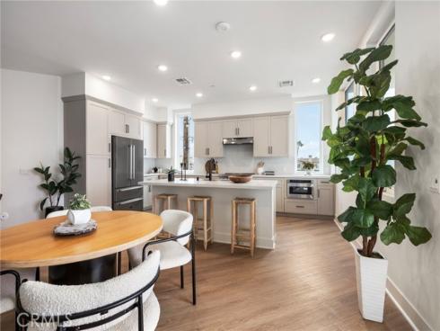 414 Main St 300 , Huntington Beach, CA