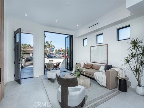 328 3rd , Huntington Beach, CA