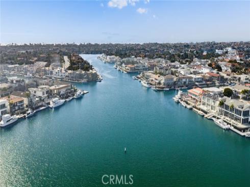 16435 Harbour 13 Lane, Huntington Beach, CA