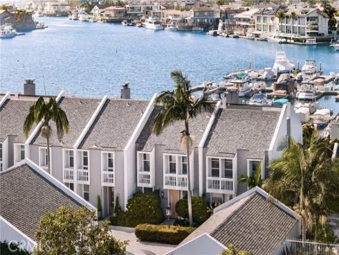 16435 Harbour 13 Lane, Huntington Beach, CA