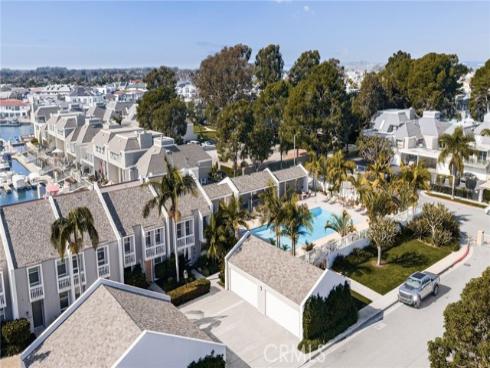 16435 Harbour 13 Lane, Huntington Beach, CA