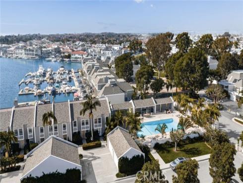 16435 Harbour 13 Lane, Huntington Beach, CA
