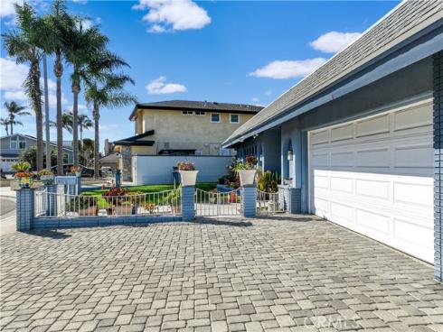 8131 Wenlock Circle, Huntington Beach, CA