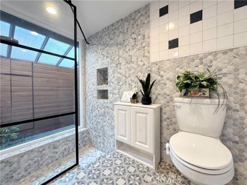 8131 Wenlock Circle, Huntington Beach, CA