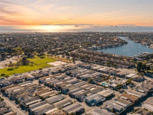 16401 Napili Lane, Huntington Beach, CA