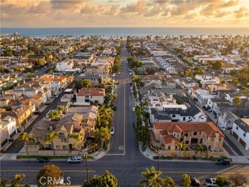 526  12th St  , Huntington Beach, CA