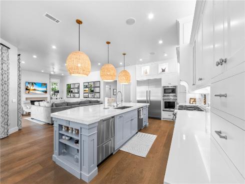 817 Main Street, Huntington Beach, CA