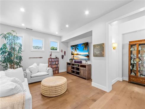 817 Main Street, Huntington Beach, CA