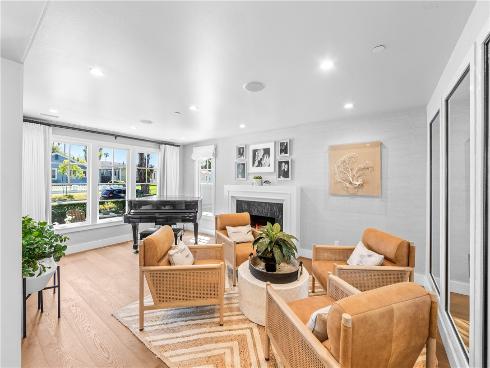 817 Main Street, Huntington Beach, CA