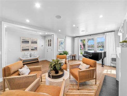 817 Main Street, Huntington Beach, CA